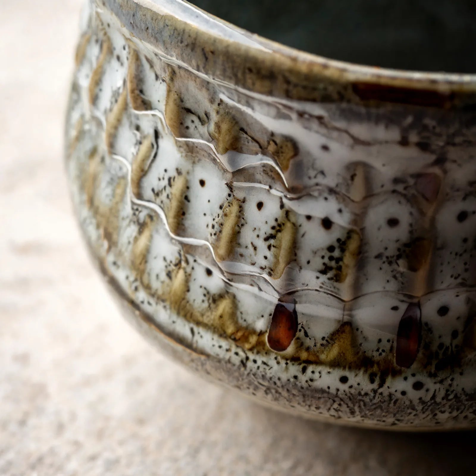 ANDURA Ash Bowl Rand Detailaufnahme Porzellan