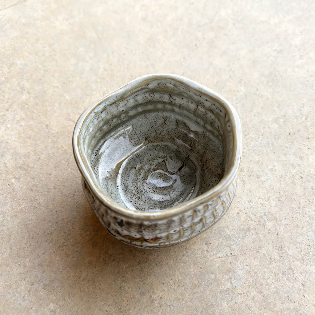 ANDURA Ash Bowl Gesprenkelte Glasur Detailaufnahme