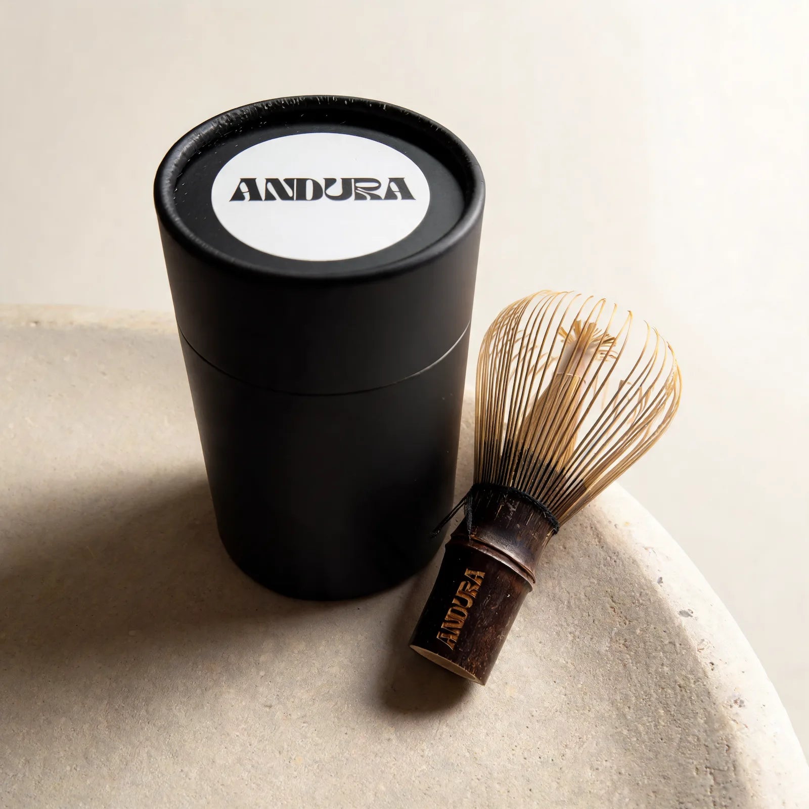 ANDURA Zhen Whisk Detailaufnahme Griff ANDURA Logo