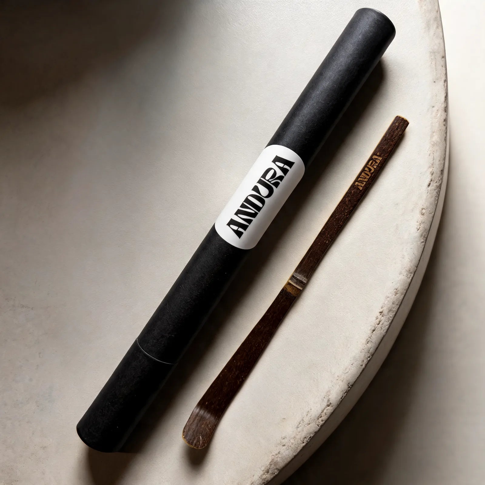 ANDURA Dark Spoon mit Verpackungstube ANDURA Logo
