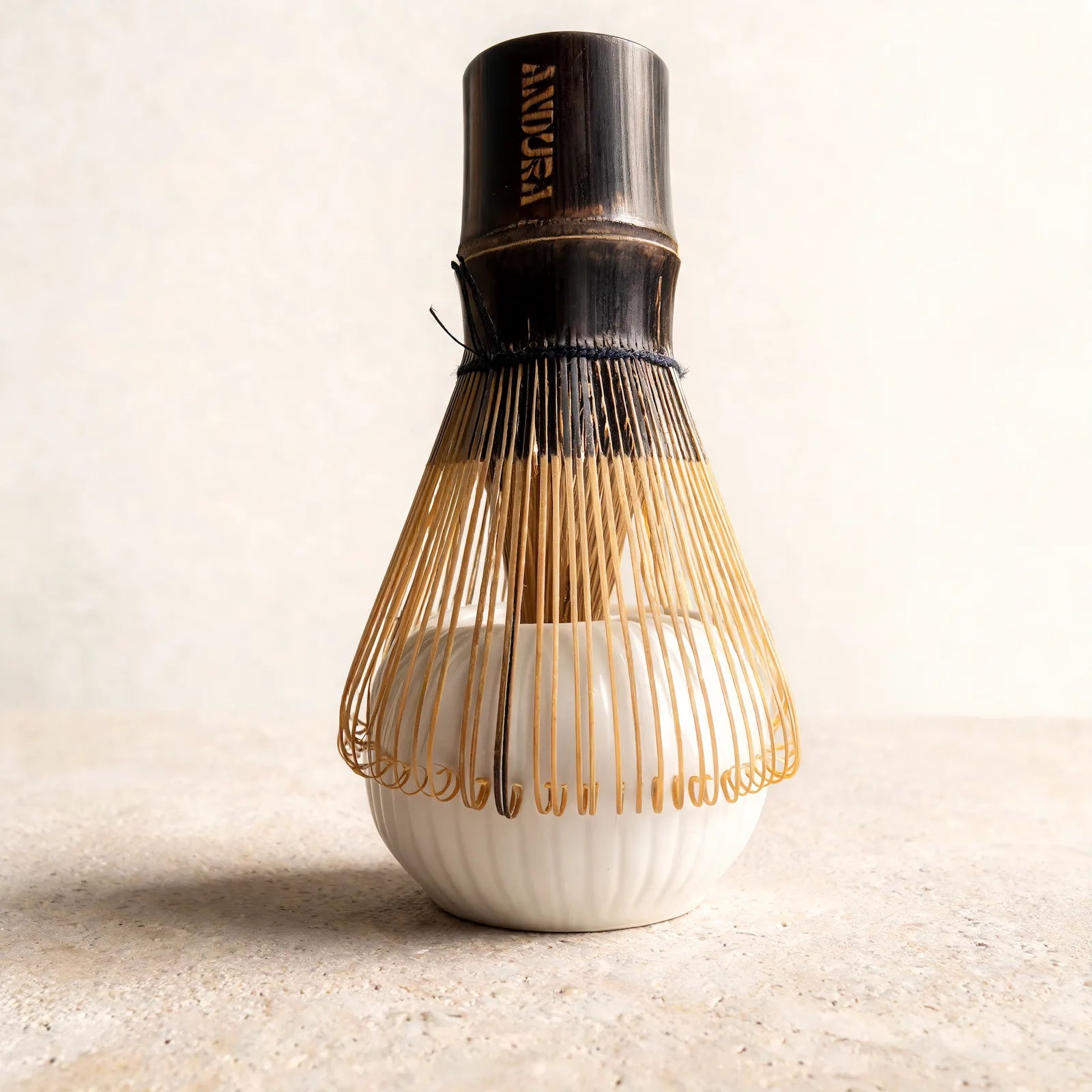 ANDURA Whisk Holder Weiß mit Bambus Chasen
